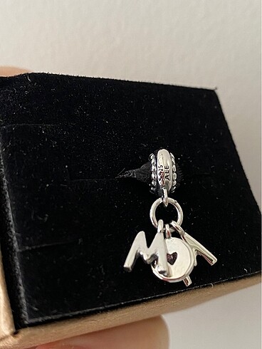  Beden Mom charm