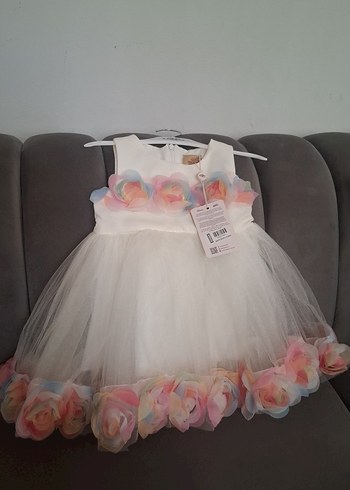 Zara Çiçek detaylı beyaz kız çocuk elbisesi