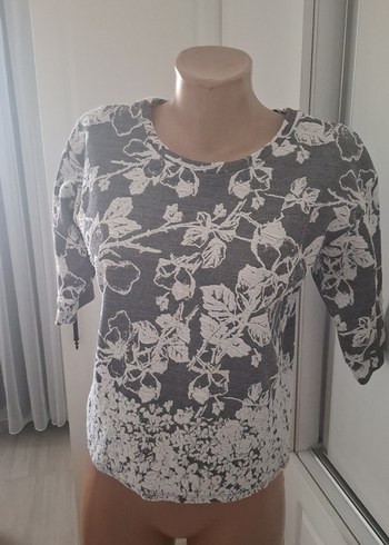 Gri Dantel Detaylı Çiçek Desenli Triko Bluz