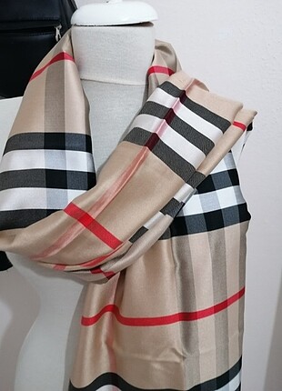 Burberry ipek şal 