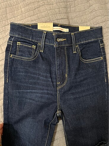 26 Beden Levis 721 Yüksek Bel Skinny Jean Dark Indigo Etiketli Orjinal Ür