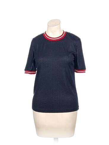 Only T-shirt %70 İndirimli.