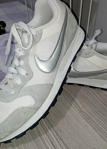 Bayan Nike spor ayakkabısı