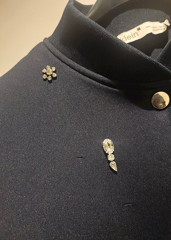 Düğmeli Nakışlı Kısa Kot Ceket - Görsel 3