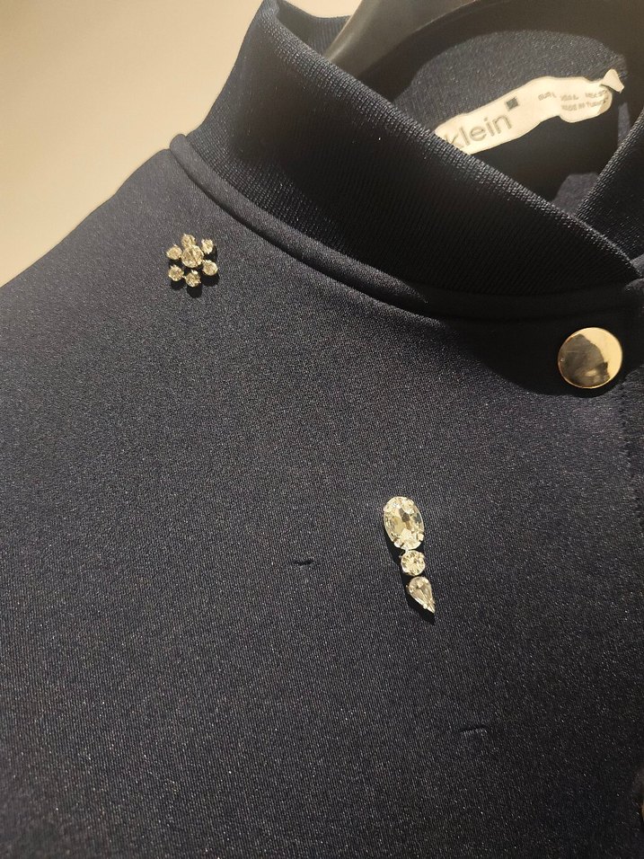 Düğmeli Nakışlı Kısa Kot Ceket - Görsel 3