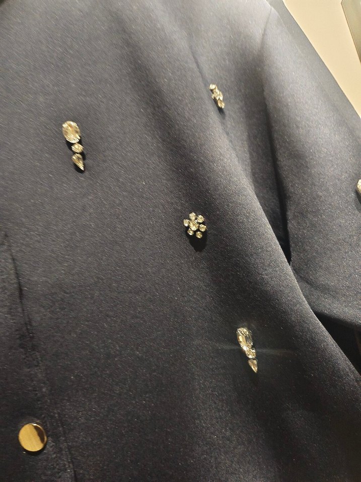 Düğmeli Nakışlı Kısa Kot Ceket - Görsel 2