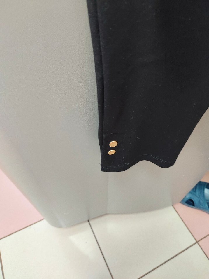 Siyah Kısa Kapüşonlu Fermuarlı Kadın Yelek - Görsel 4