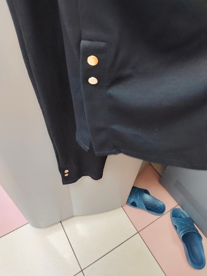 Siyah Kısa Kapüşonlu Fermuarlı Kadın Yelek - Görsel 3