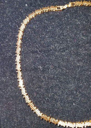 Uzun Zincir Detaylı Altın Renkli Kadın Kolye - Görsel 2