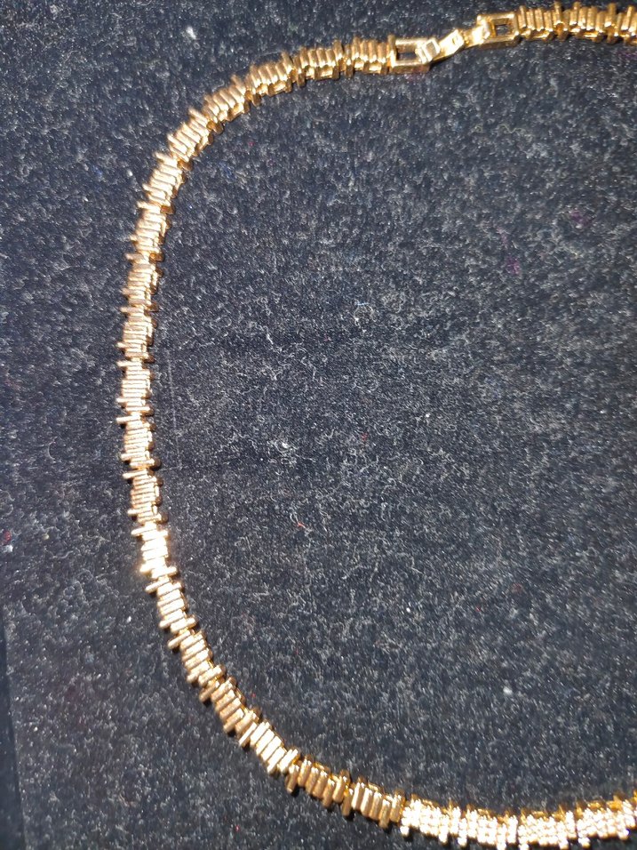 Uzun Zincir Detaylı Altın Renkli Kadın Kolye - Görsel 2