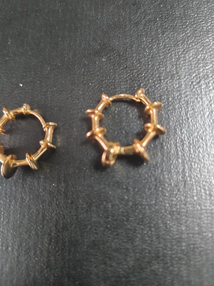 Altın Renk Mini Kemerli Kadın Küpeler - Görsel 2