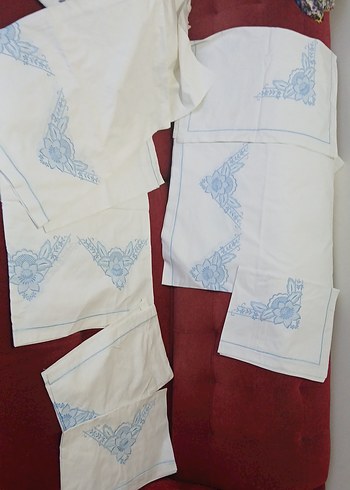 Mavi Nakışlı Beyaz Yatak karyola takım - Görsel 4