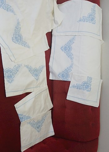 Mavi Nakışlı Beyaz Yatak karyola takım - Görsel 3