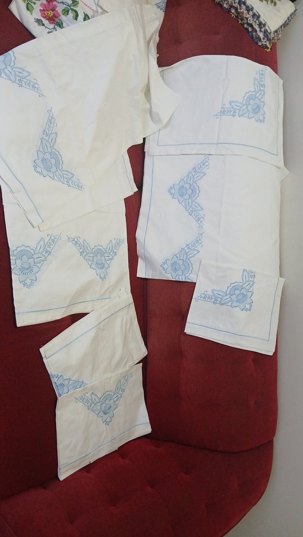 Mavi Nakışlı Beyaz Yatak karyola takım - Görsel 3