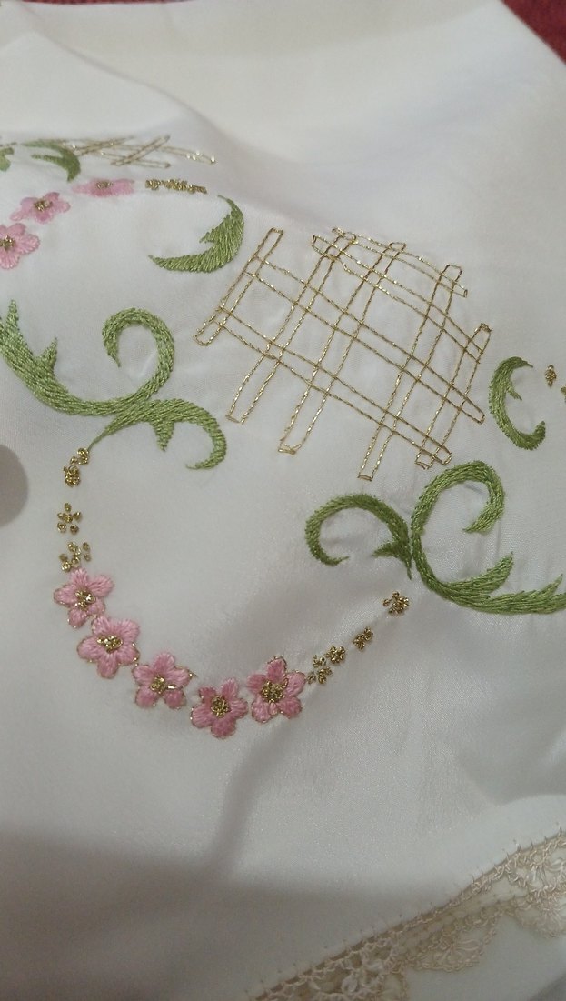 Nakışlı Beyaz Masa Örtüsü ipek Nişan bohçası - Görsel 3