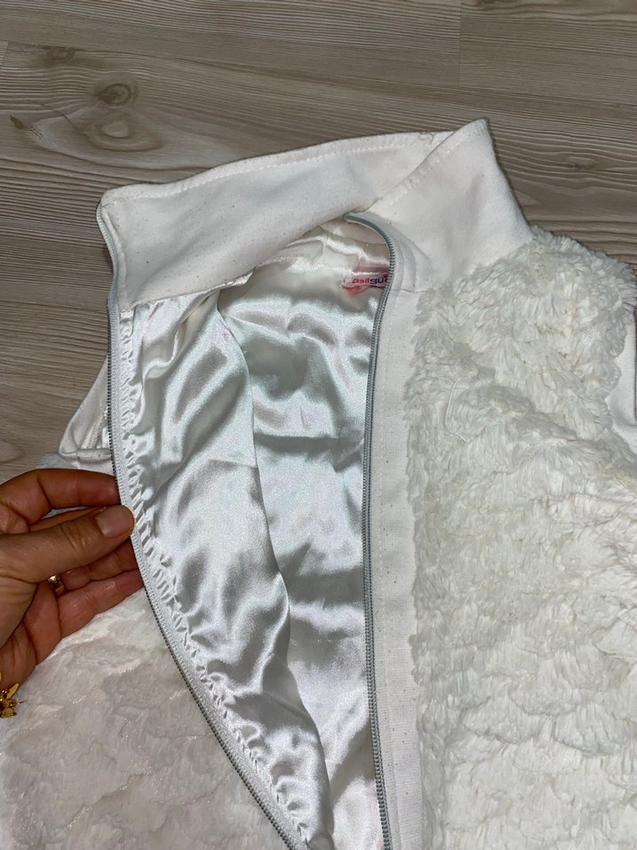 Kürk Detaylı Beyaz Kadın Yelek - Görsel 3