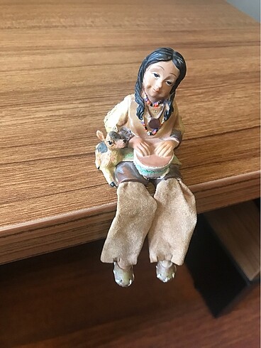 Kızıldereli Kız Biblo