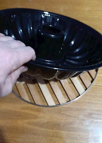 siyah emaye 30 cm'lik büyük bir kek kalıbı - Görsel 3