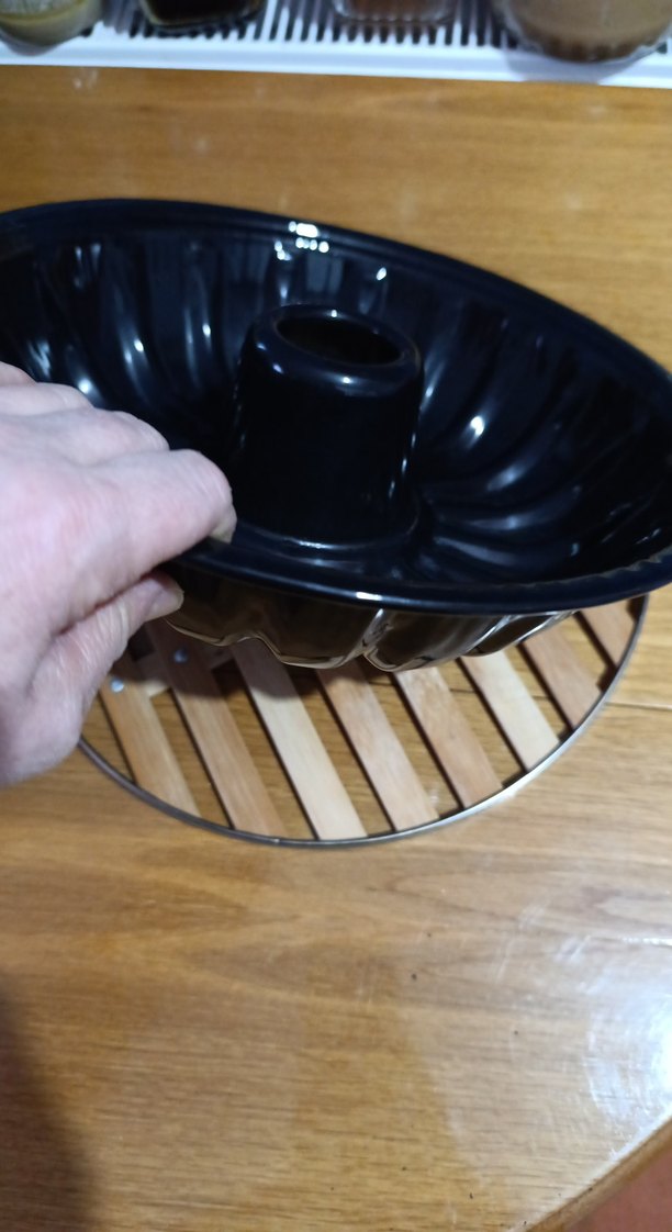 siyah emaye 30 cm'lik büyük bir kek kalıbı - Görsel 3