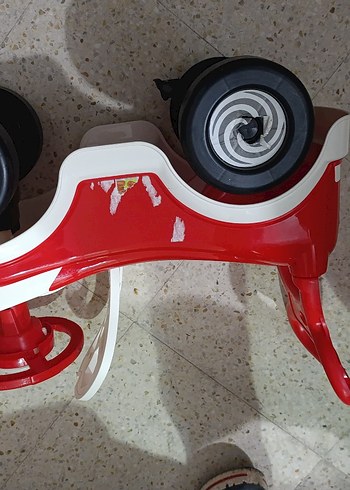 Kırmızı Oyuncak Araba - Görsel 5