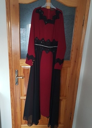 Siyah Dantel Detaylı Bordo Abiye Elbise
