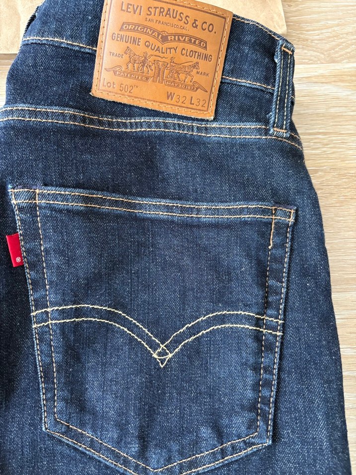 Sıfır Levis Koyu Mavi Denim Jean — görsel 2/10
