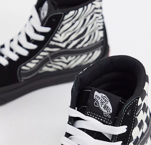 Vans Vans Sk8-Hi zebra sneakers in black