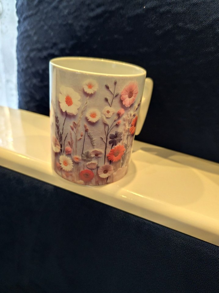 Beyaz Pastel Çiçek Desenli Seramik Kupa - Görsel 2