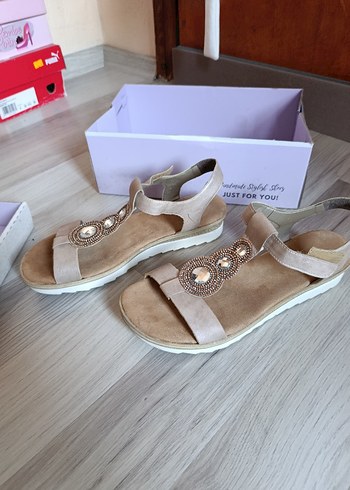 Bej Süet Toka Detaylı Dolgu Topuklu Kadın Sandalet - Görsel 2