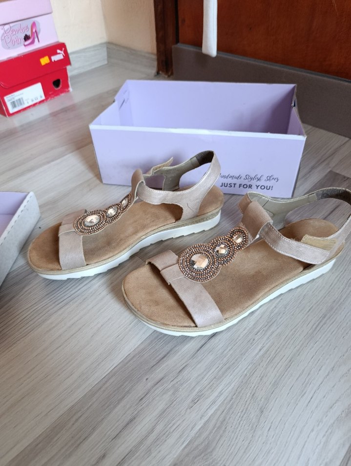 Bej Süet Toka Detaylı Dolgu Topuklu Kadın Sandalet - Görsel 2