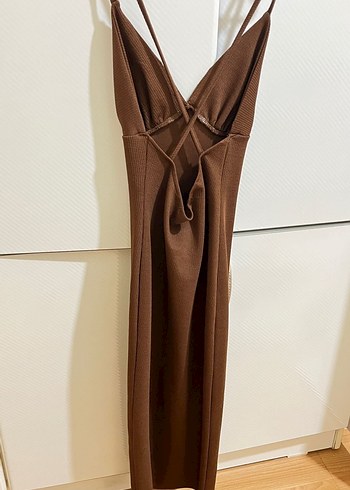 V Yaka Kahverengi Uzun İnce Elbise - Görsel 3