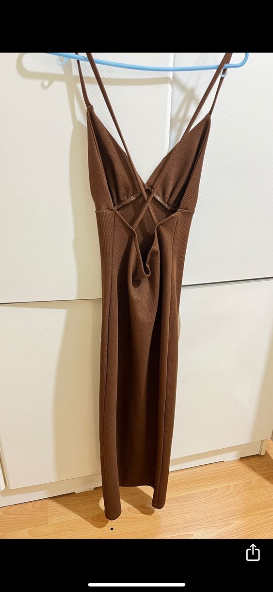 V Yaka Kahverengi Uzun İnce Elbise - Görsel 3