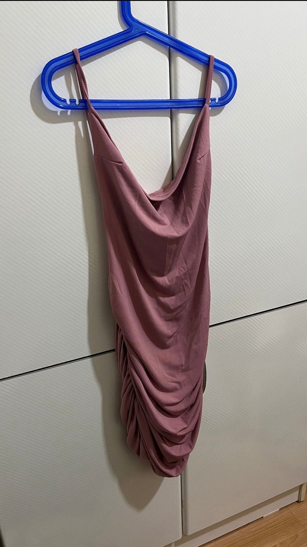 Sırt dekolteli mini elbise - Görsel 2