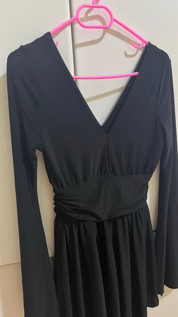 Siyah V Yaka Uzun Kollu Gotik Midi Elbise - Görsel 2