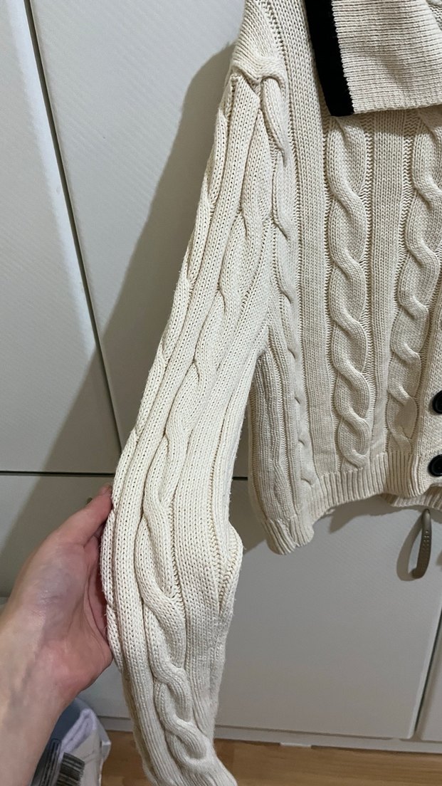 Bej Örgü Kadın Hırka Siyah Yaka Detayı - Görsel 3