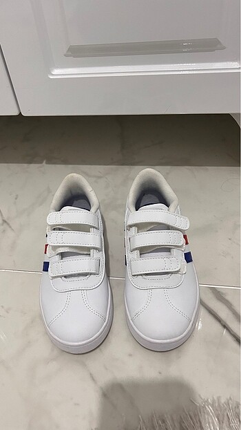 29 Beden Orijinal adidas beyaz ayakkabı