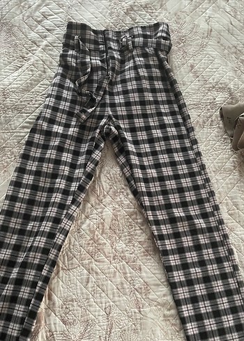 34 Beden Ekose Desenli Gri Bol Kesim Kemerli Kumaş Pantolon