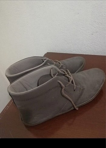 Bej Minimalist Erkek Bot - Görsel 3