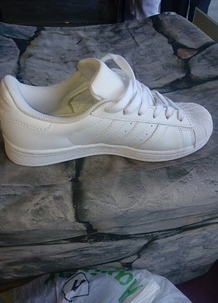 38 Beden beyaz Renk Adidas spor ayakkabı 