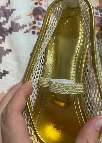 Diğer Altın Renk Parlak Yılan Desenli Kadın Dolgu Topuklu Babet