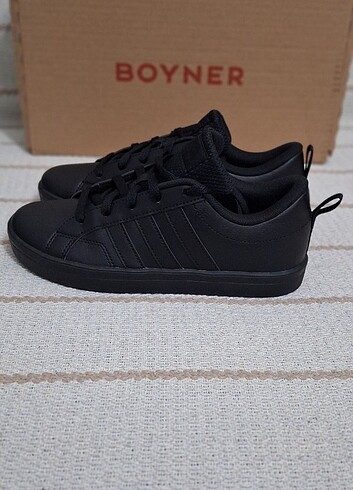 FIYAT SONDUR.Adidas Siyah Erkek Çocuk Yürüyüş Ayakkabısı VS