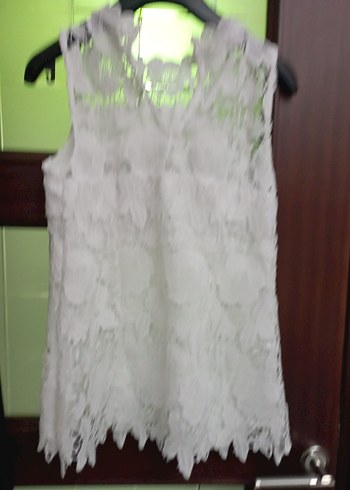 Dantel Detaylı Beyaz Kolsuz Bluz - Görsel 4