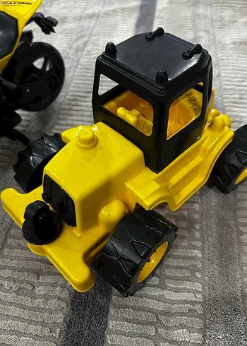 Sarı Oyuncak Motorsiklet ve İş Makinesi - Görsel 4
