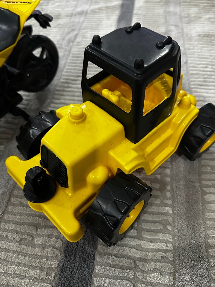 Sarı Oyuncak Motorsiklet ve İş Makinesi - Görsel 4