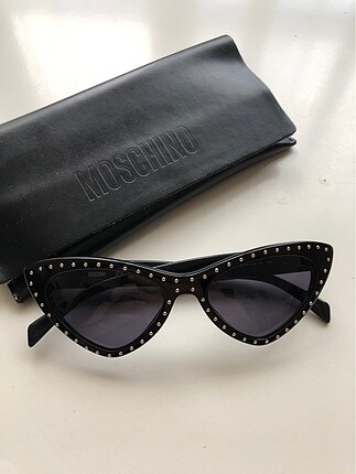 Moschino güneş gözlüğü