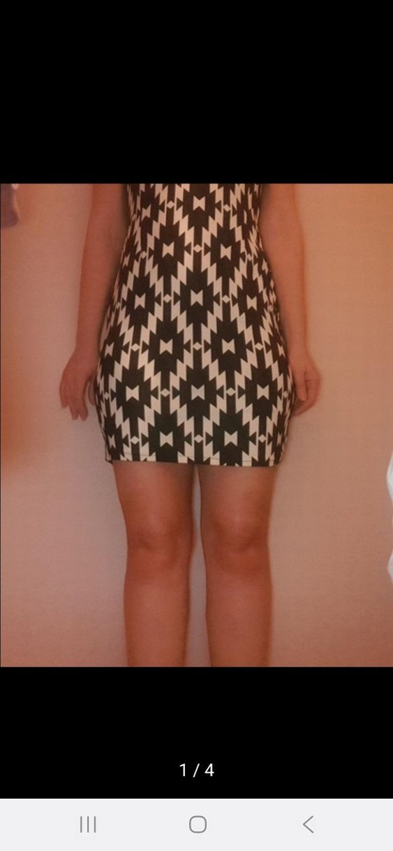 V Yaka Siyah Beyaz Kısa Elbise - Görsel 4