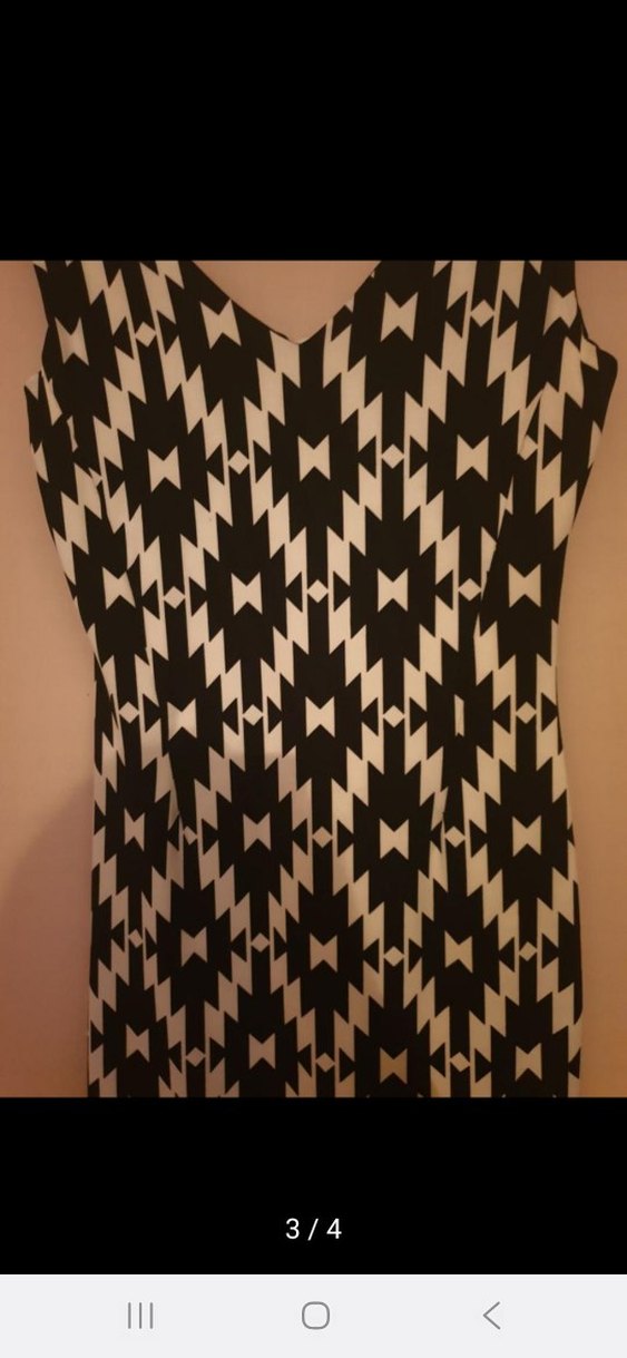 V Yaka Siyah Beyaz Kısa Elbise - Görsel 3