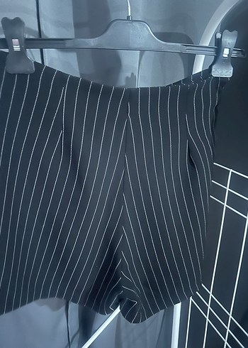 Düğmeli Siyah Çizgili Mini Etek - Görsel 4