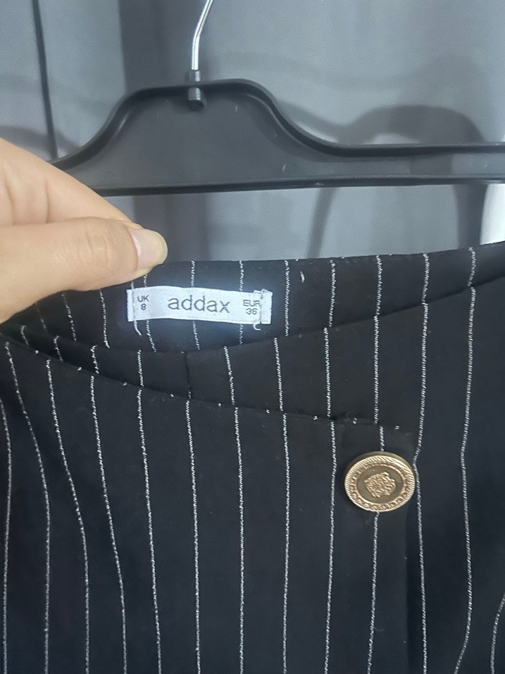 Düğmeli Siyah Çizgili Mini Etek - Görsel 3