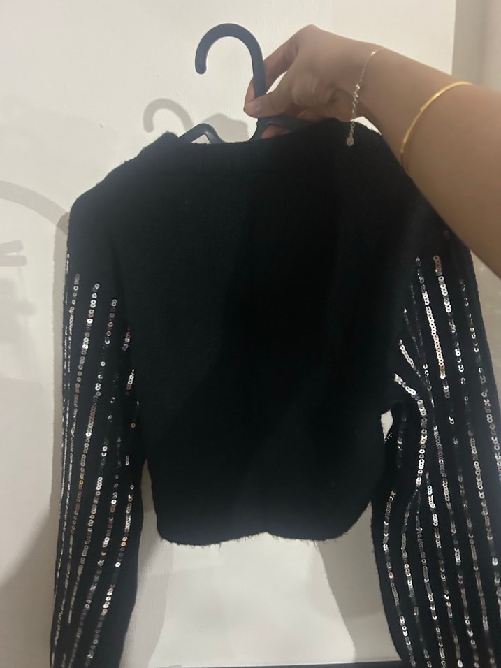 Uzun Kollu Siyah Parlak Çizgili Triko Bluz - Görsel 3